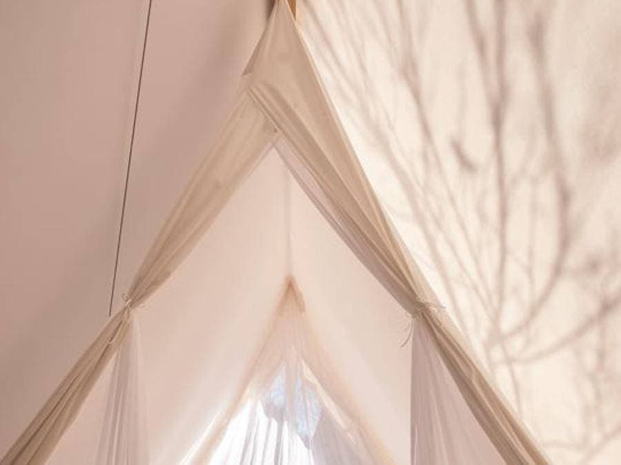 Foto 8 von 48: WeCamp Cala Montgo - Safarizelt 2 personen - Hüttenzelt