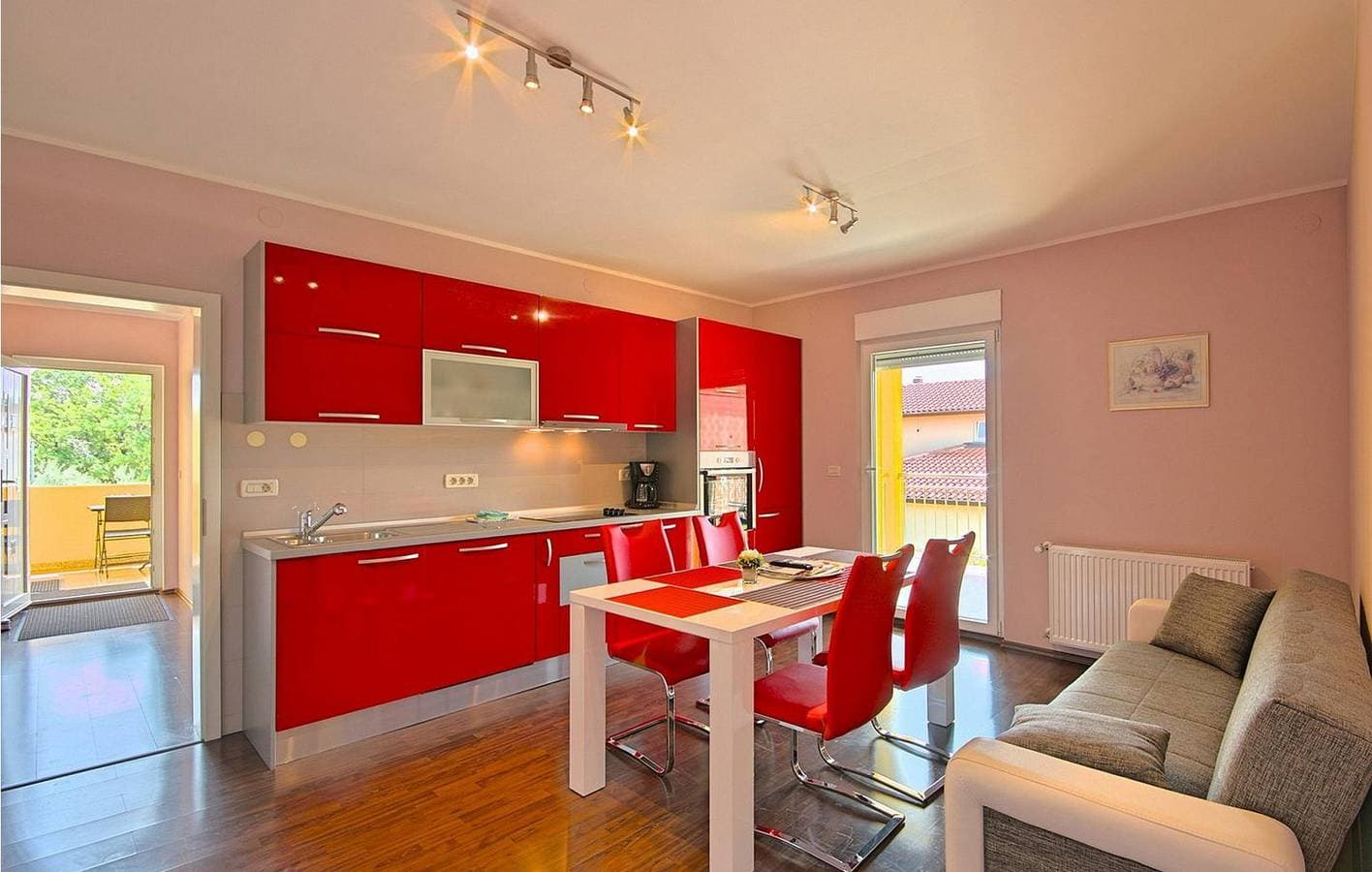 Foto 9 von 29: Gemütliche 2-Zimmer-Wohnung mit Pool und Terrasse in der Nähe des Stadtzentrums