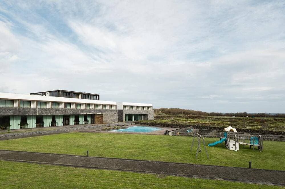 Foto 5 von 30: Peaceful Seaside Villa w/ Balcony and Pool - Near Local Attractions in Graciosa