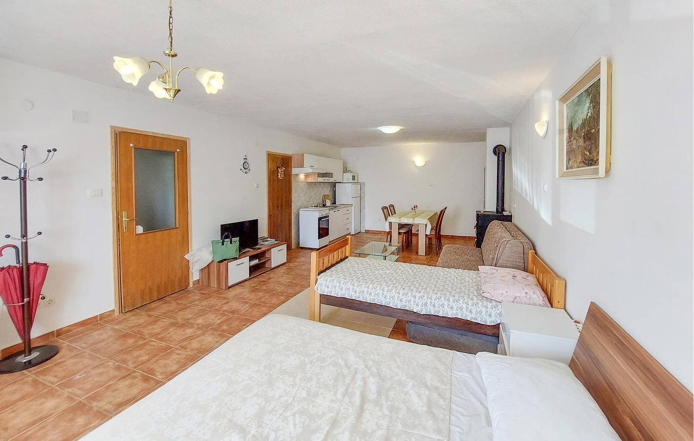 Foto 3 von 19: Gemütliche Ferienwohnung mit Terrasse, Parkplatz und WLAN in Strandnähe