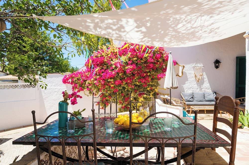 Foto 12 von 30: Boho Beach House & Garden: Secluded Location, Seconds to the Beach
