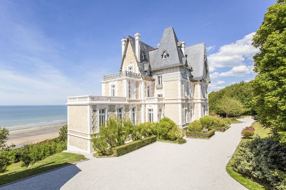 Villa Rosina. Waterfront. Direct, private access to Deauville beach 1
