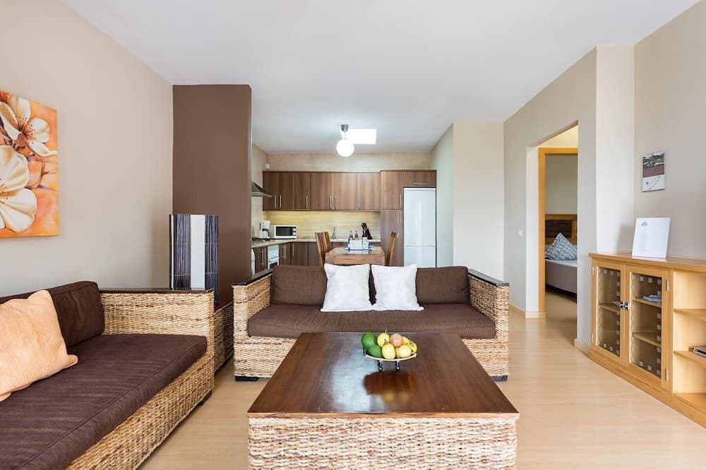 Foto 13 von 30: 2 Bedrooms, Sea View, Heated Pool 27ºC, Heating, Free Wifi, private garden and barbecue (4)