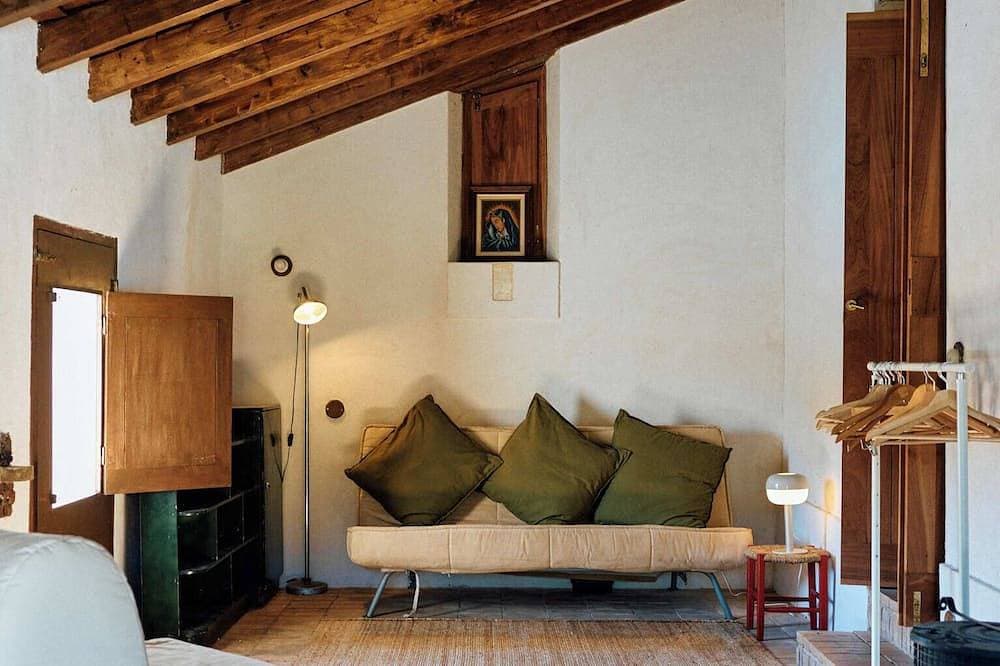 Foto 3 von 10: A hillside retreat with a pool and panoramic views your escape in rural Portugal