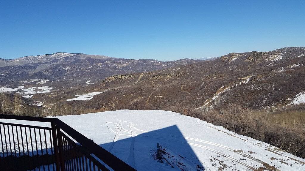 Foto 3 von 27: Wunderschöne 2700 Sf Mountain Log Home-Schneemobilfahrer paradiesisch-fantastische Aussicht
