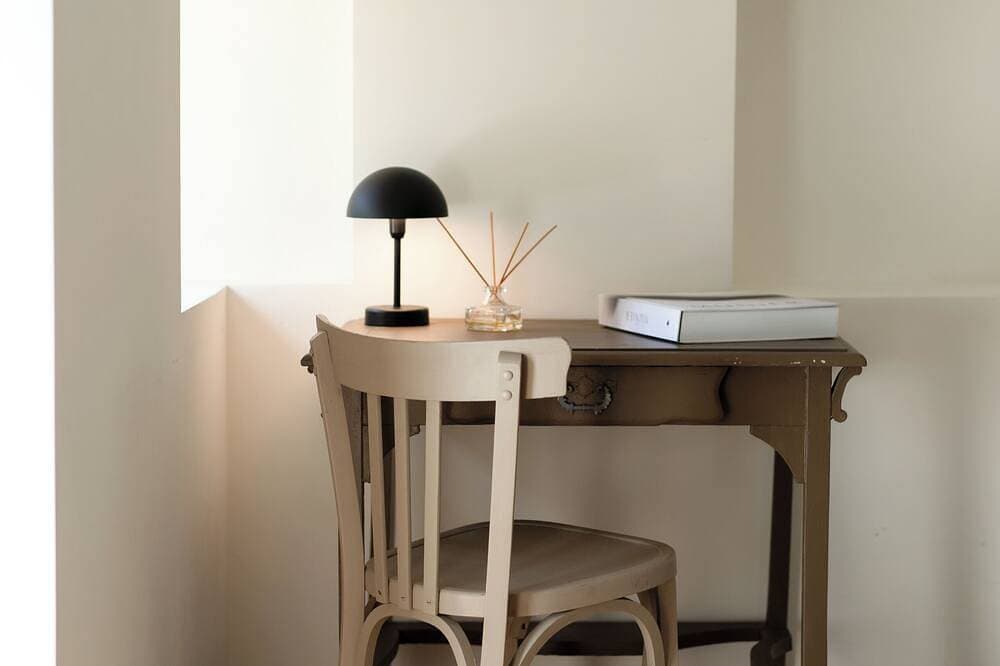 Foto 13 von 14: Mas Osmeea - Mimosa Suite.  On the 1st floor of a wing of the farmhouse, privacy preserved.