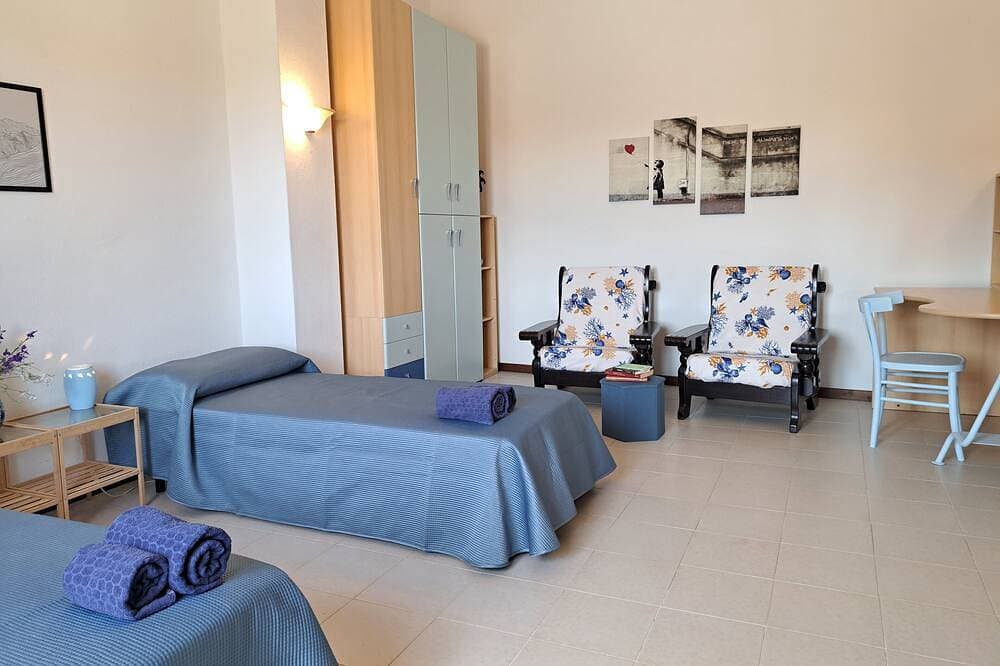 Foto 4 von 25: 100 sqm apartment in South Sardinia Capoterra. Sea nature and sunshine all year round.