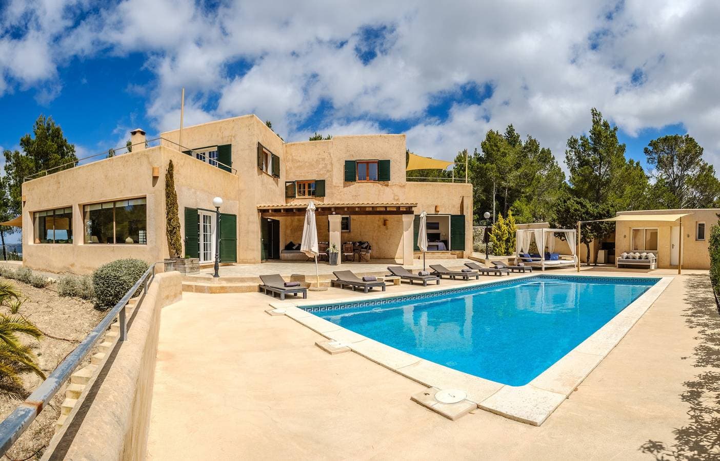 Foto 2 von 31: Fantastische Villa mit Pool, WLAN, Terrasse, Garten und Meerblick