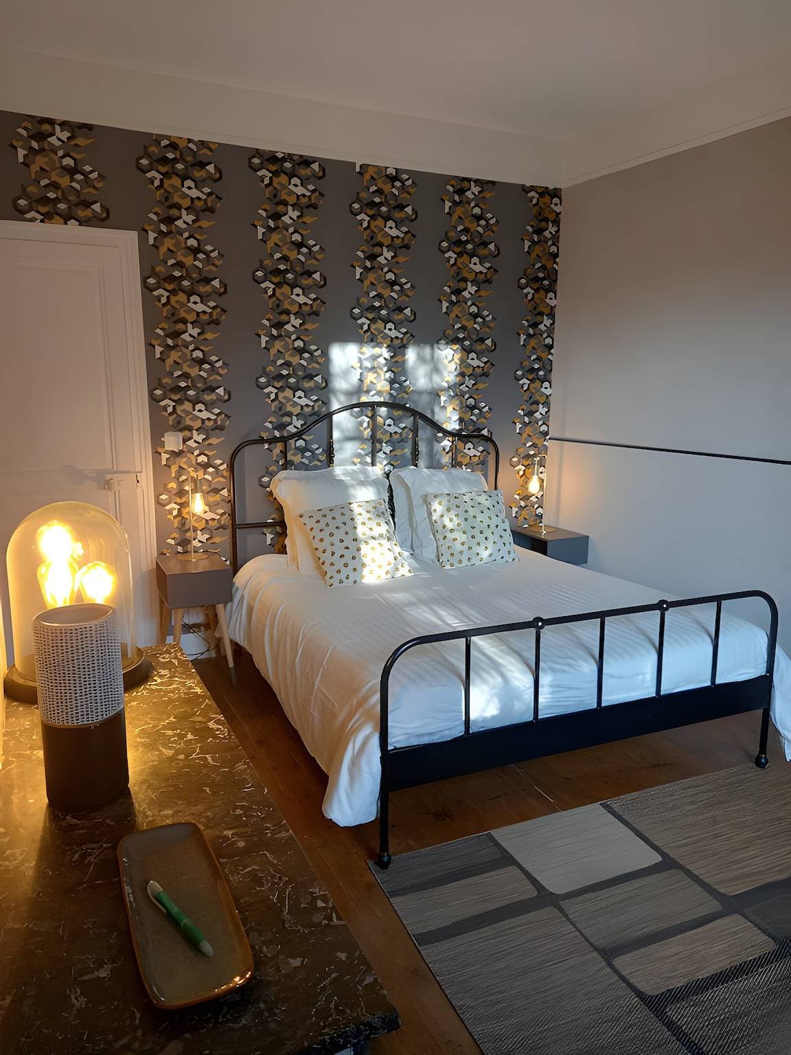 Foto 11 von 28: Gästezimmer „Chambre bleue – 1. Etage“ mit gemeinsamem Garten und WLAN