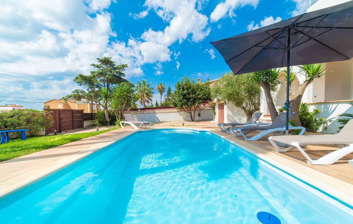Foto 5 von 46: Rückzugsort mit Meerblick, Pool und Grill, 2 km zum Strand und in der Nähe von Restaurants