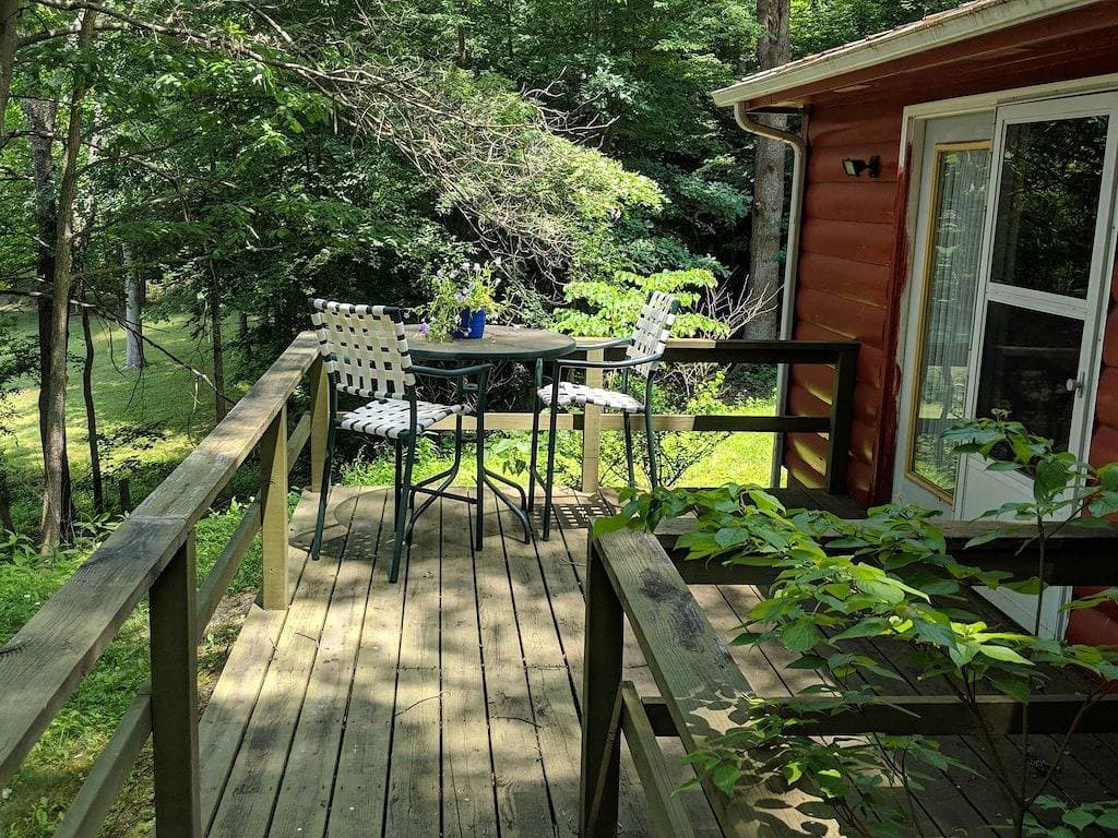 Foto 9 von 23: Unsere Creekside-Hütte liegt tief im Landesinneren in einer abgelegenen Gasse.