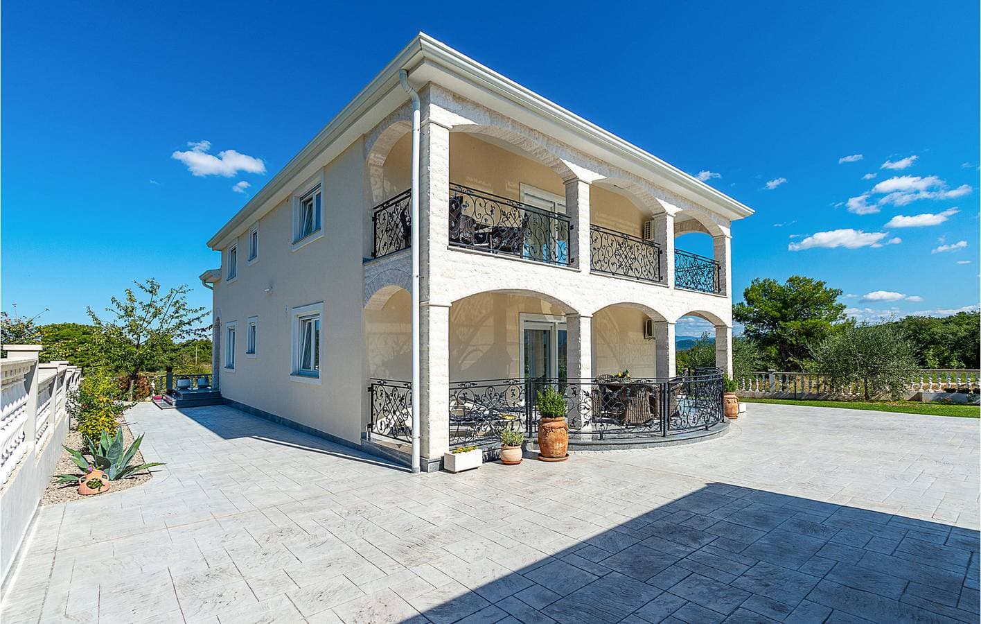 Foto 2 von 29: Gemütliche 1-Zimmer-Wohnung mit Terrasse in der Nähe von Plovanija und lokalen Sehenswürdigkeiten