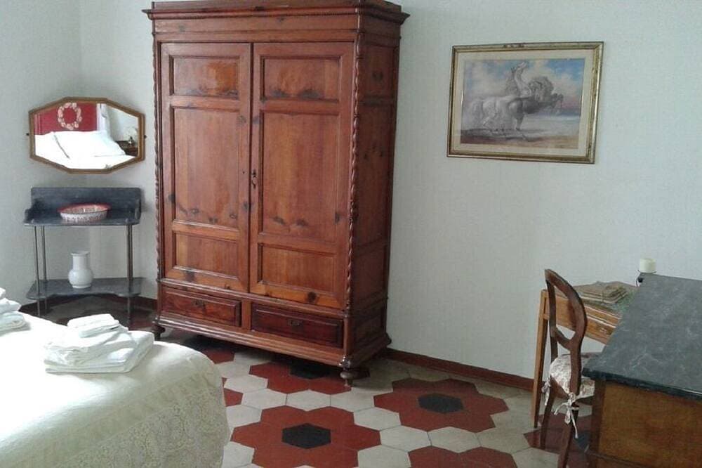 Foto 6 von 30: Schmetterlingshaus. Wohnung in der Villa. Gemeinschaftspool und großer Park