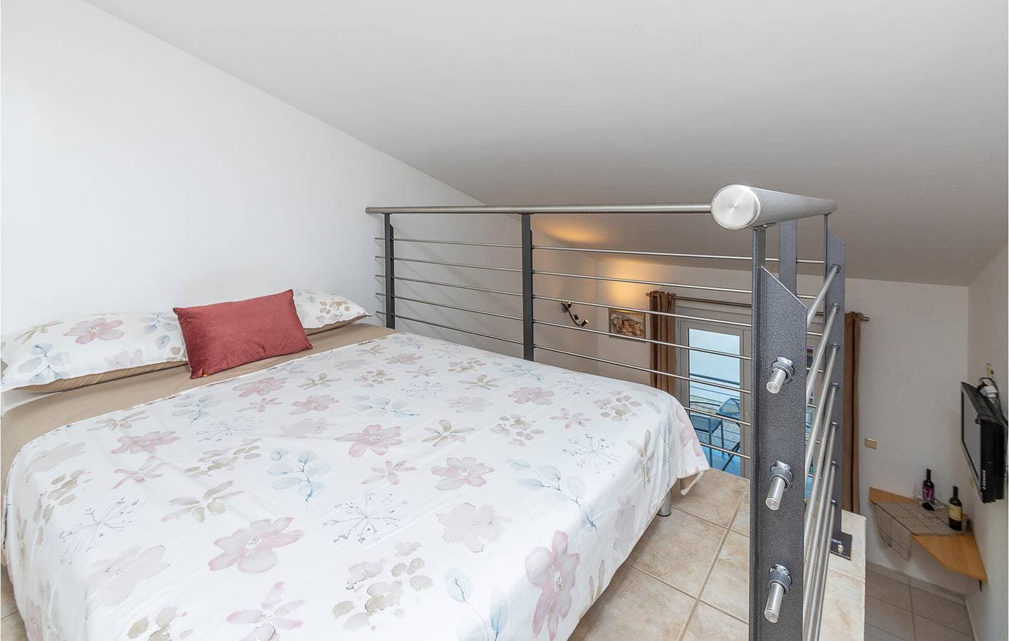 Foto 7 von 20: Charmantes Apartment mit WLAN und Terrasse, in der Nähe des Strandes Bijela