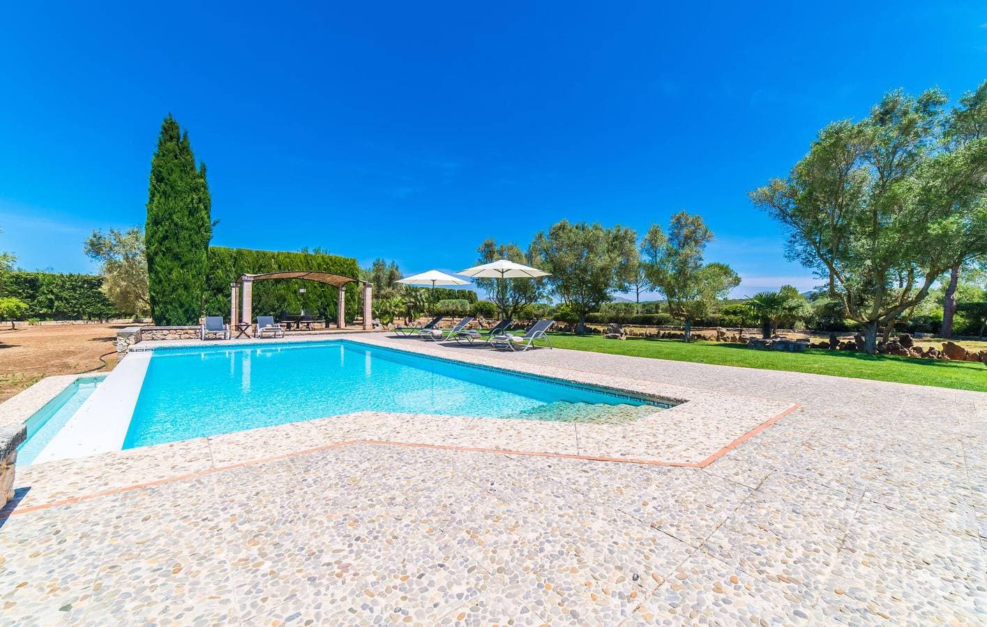 Foto 11 von 50: Gemütliche Terrassenwohnung mit Pool und Grill