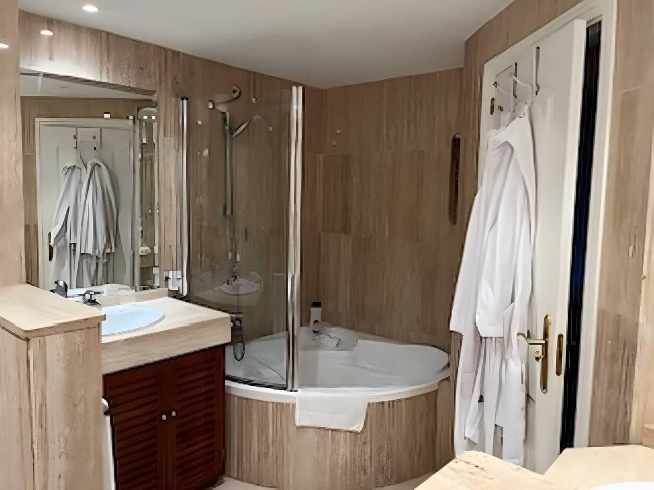 Foto 12 von 17: Ferienwohnung 'Elviria Gardens' mit Gemeinschaftspool, Wi-Fi und Klimaanlage