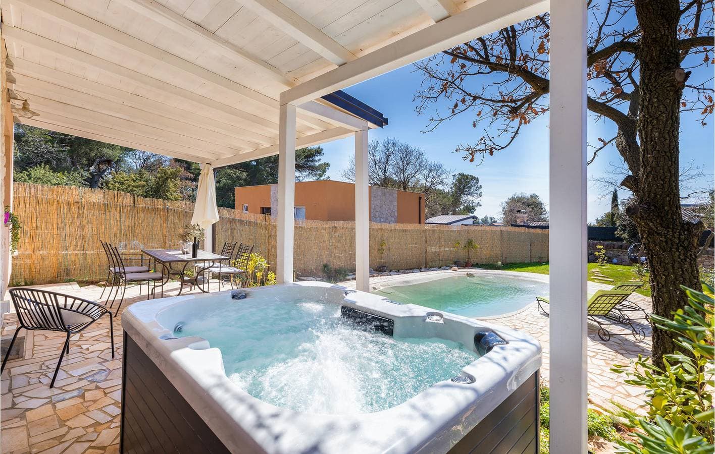 Foto 5 von 29: Charmantes Apartment mit Pool, in der Nähe des Strandes von Fažana – WLAN und Parkplatz inklusive