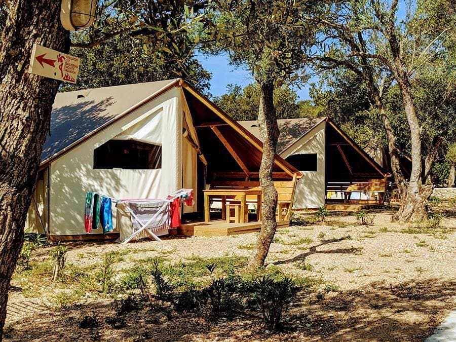 Foto 8 von 53: Camping Campo di Liccia - Bungalowzelt 4 personen - 2 Zimmer - ohne Sanitäranlagen