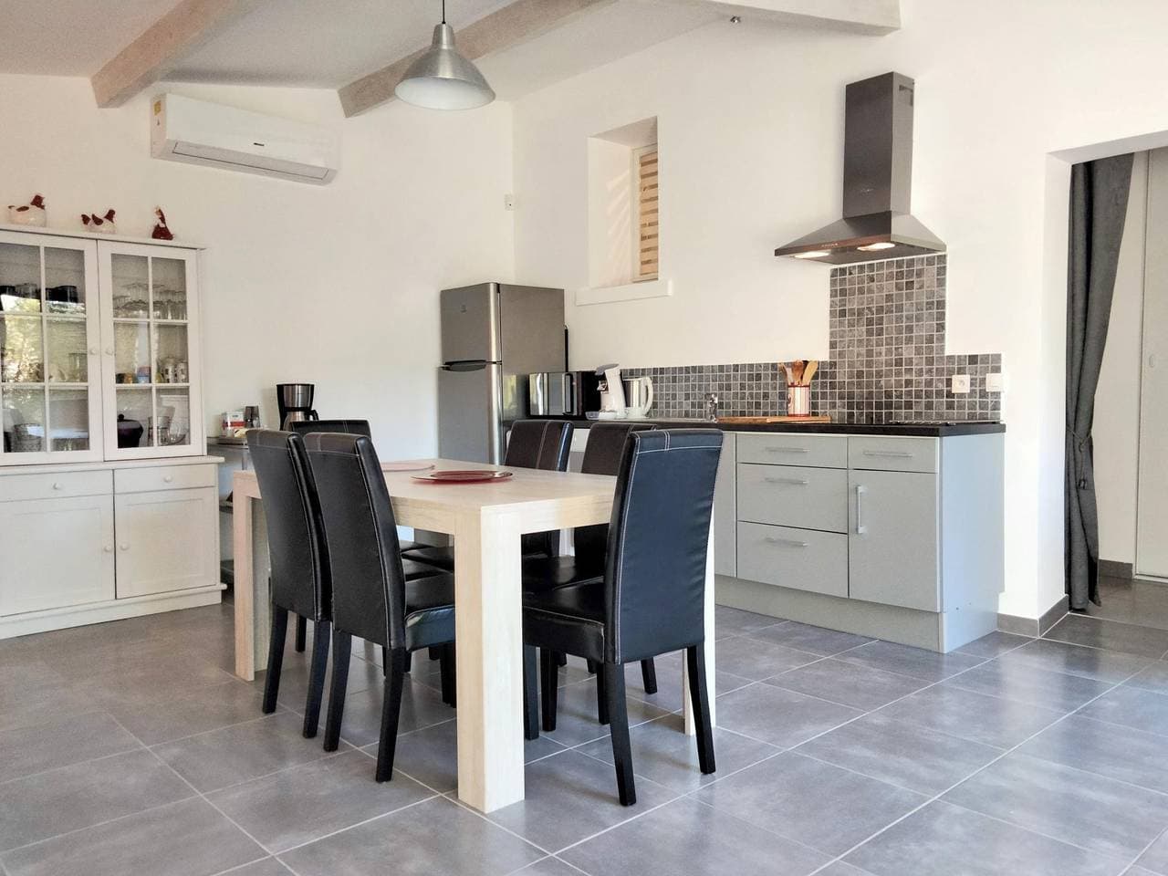 Foto 11 von 25: Modernes Ferienhaus mit Pool