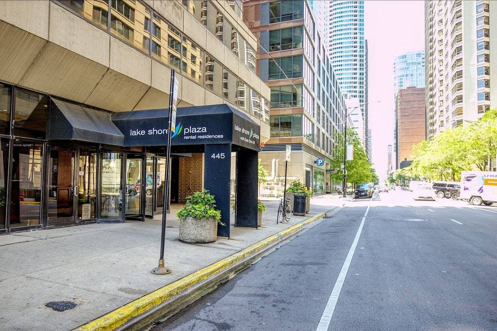 Foto 4 von 22: Modern Streeterville 1Br w/ Gym, Pool, walk to Navy Pier, by Blueground