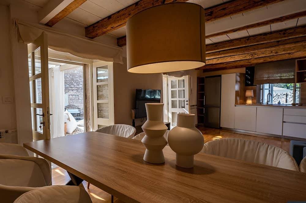 Foto 13 von 30: Cozy and modern remodeled Istrian villa with pool and a separate lounge area.