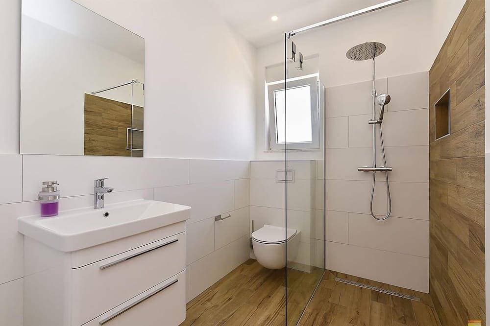 Foto 7 von 28: Beautiful home in Peroj with private swimming pool, can be inside or outside