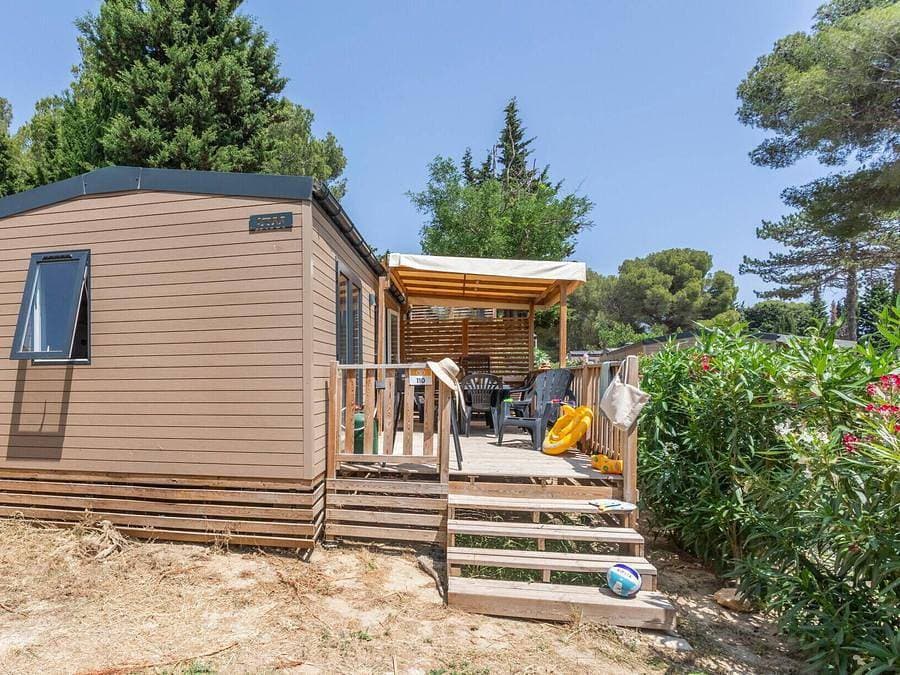 Foto 1 von 45: Tour opérateur sur le camping de Miremer - Mobilheim 6 personen - Mobilheim Homair Vacances auf dem Campingplatz Domaine de Miremer | Comfort | 3 Zi. | 6 Pers. | Erhöhte Terrasse | Klima.