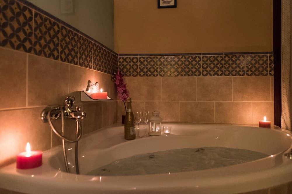 Foto 11 von 30: Ideale Paare, Jaccuzi im Zimmer, Aktivitäten in der Natur
