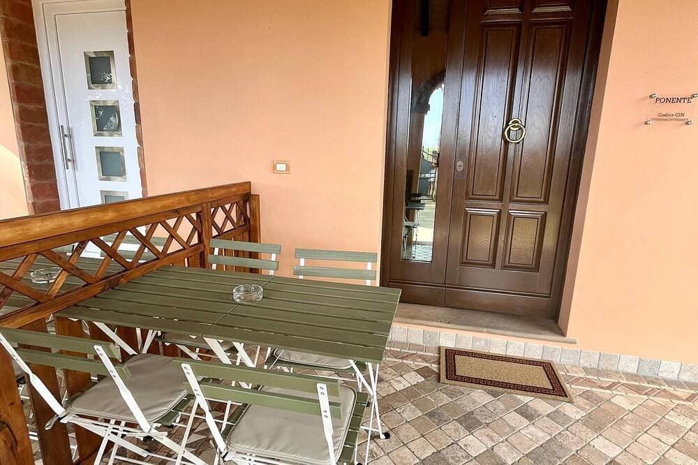 Foto 7 von 15: La Rosa Dei Venti Ponente Apartment nestled in the countryside.
