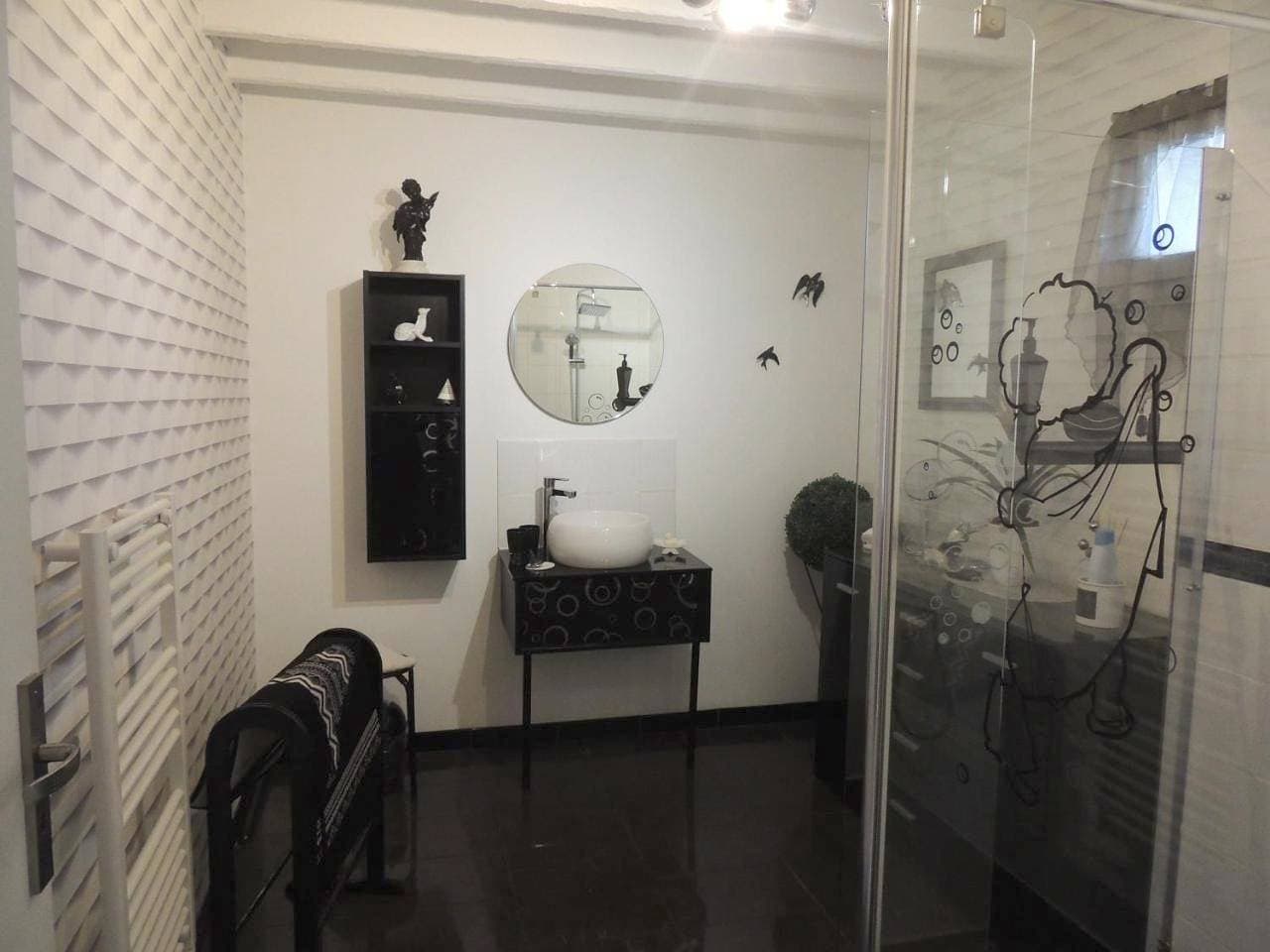 Foto 5 von 22: Double Room with Private Bathroom