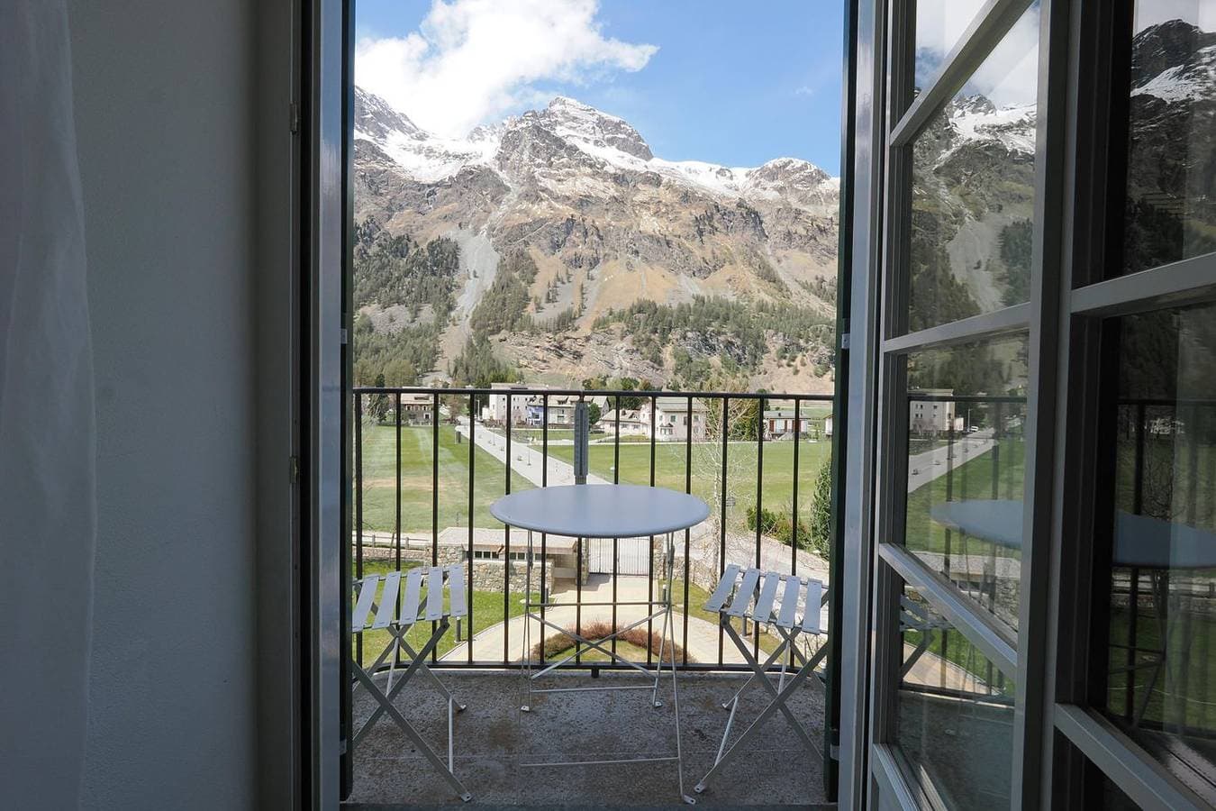 Foto 6 von 29: Residenza Alpenrose 25 – Stilvolles Studio mit Blick auf den Silsersee