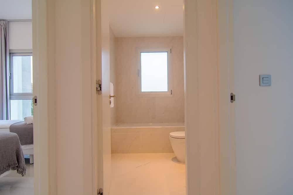 Foto 11 von 30: Luxus-Design-Apartment 3 Schlafzimmer, Terrasse & Pool nahe Strand
