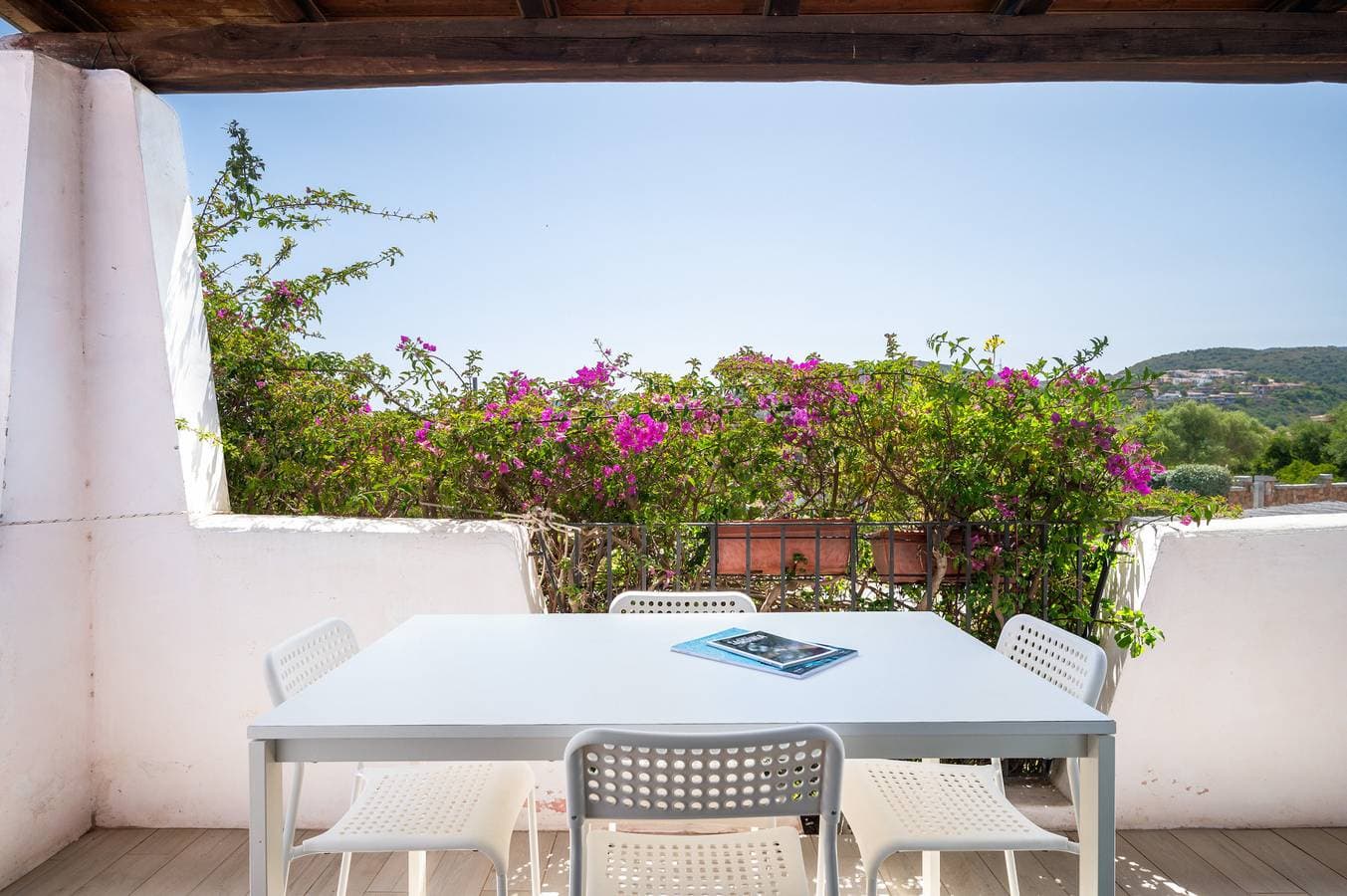 Foto 3 von 22: Il Poggio 18 &amp;amp;amp;ndash; Ferienhaus mit Pool auf Sardinien