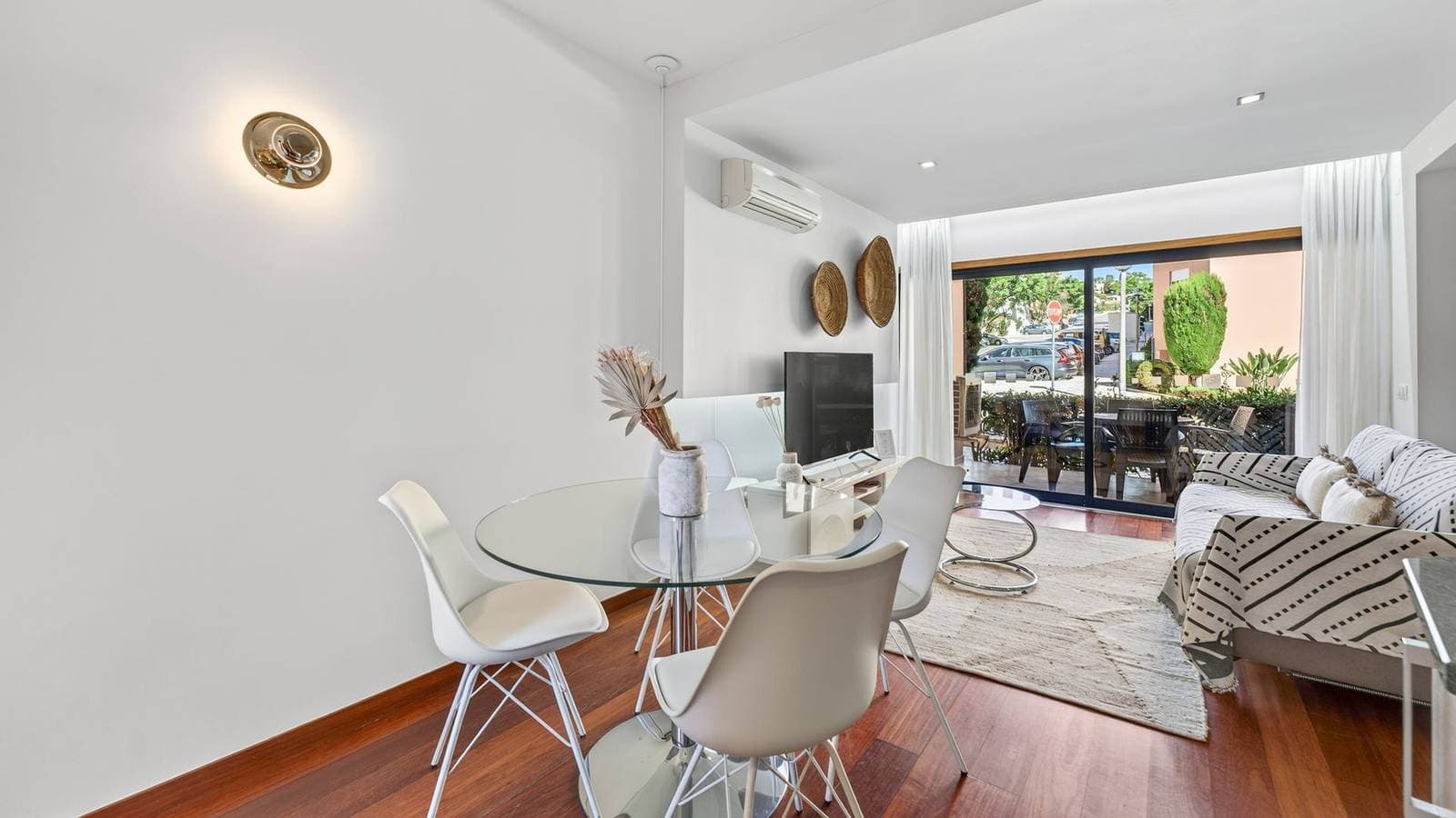 Foto 8 von 30: Ferienwohnung für 4 Personen mit Pool