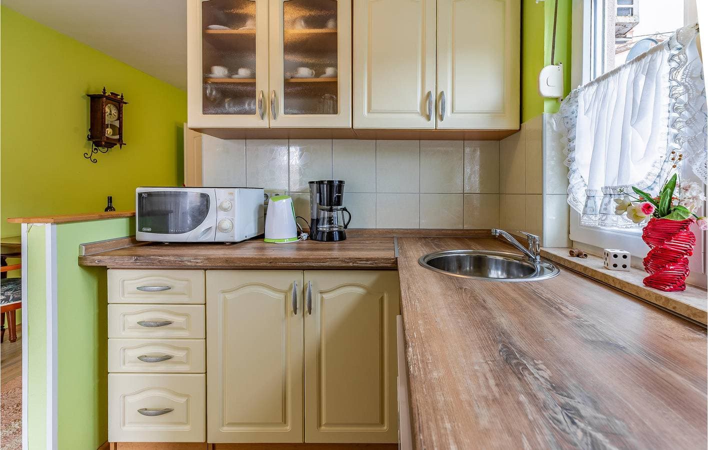 Foto 12 von 19: Gemütliche Ferienwohnung mit Terrasse, Parkplatz und 1 km Entfernung zum Strand Bijela