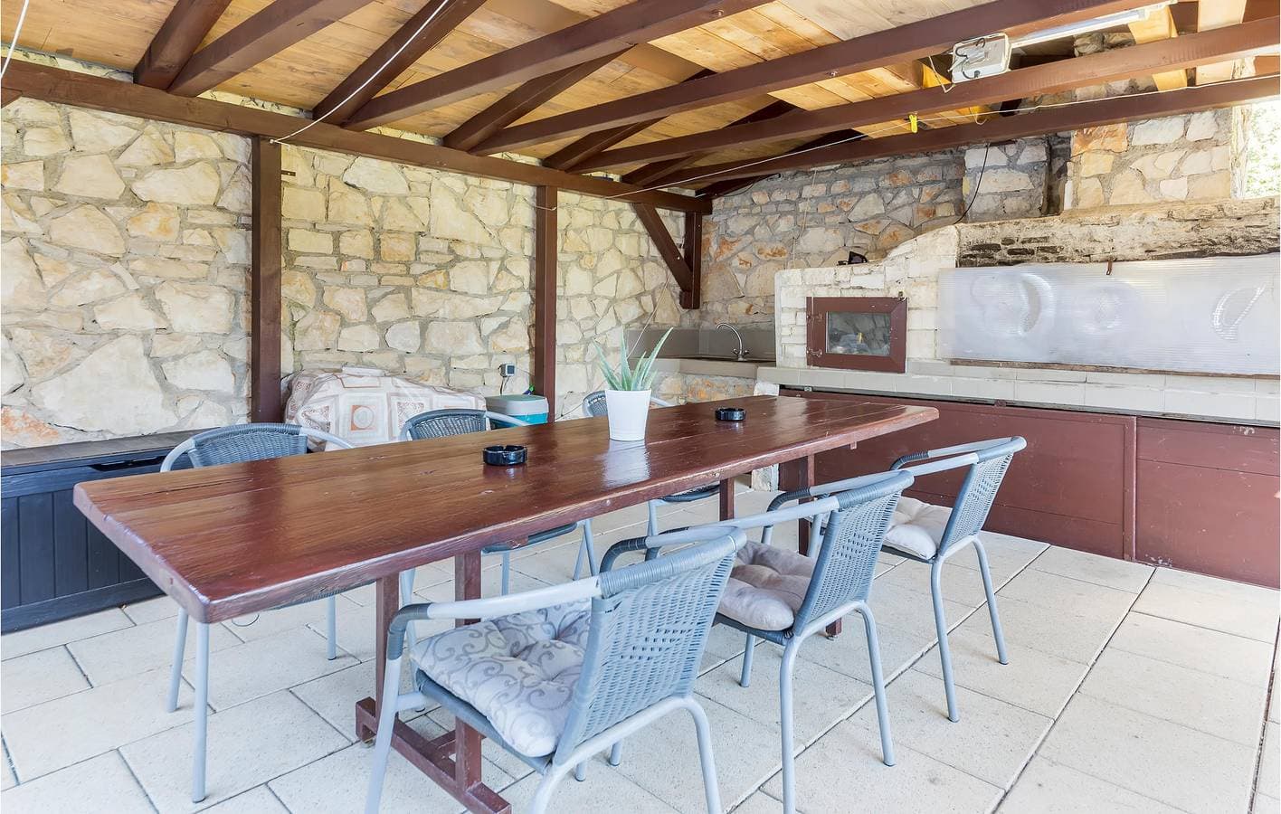 Foto 8 von 23: Gemütliche Ferienwohnung mit Terrasse, WLAN, Klimaanlage und Parkplatz – 2,5 km vom Strand entfernt