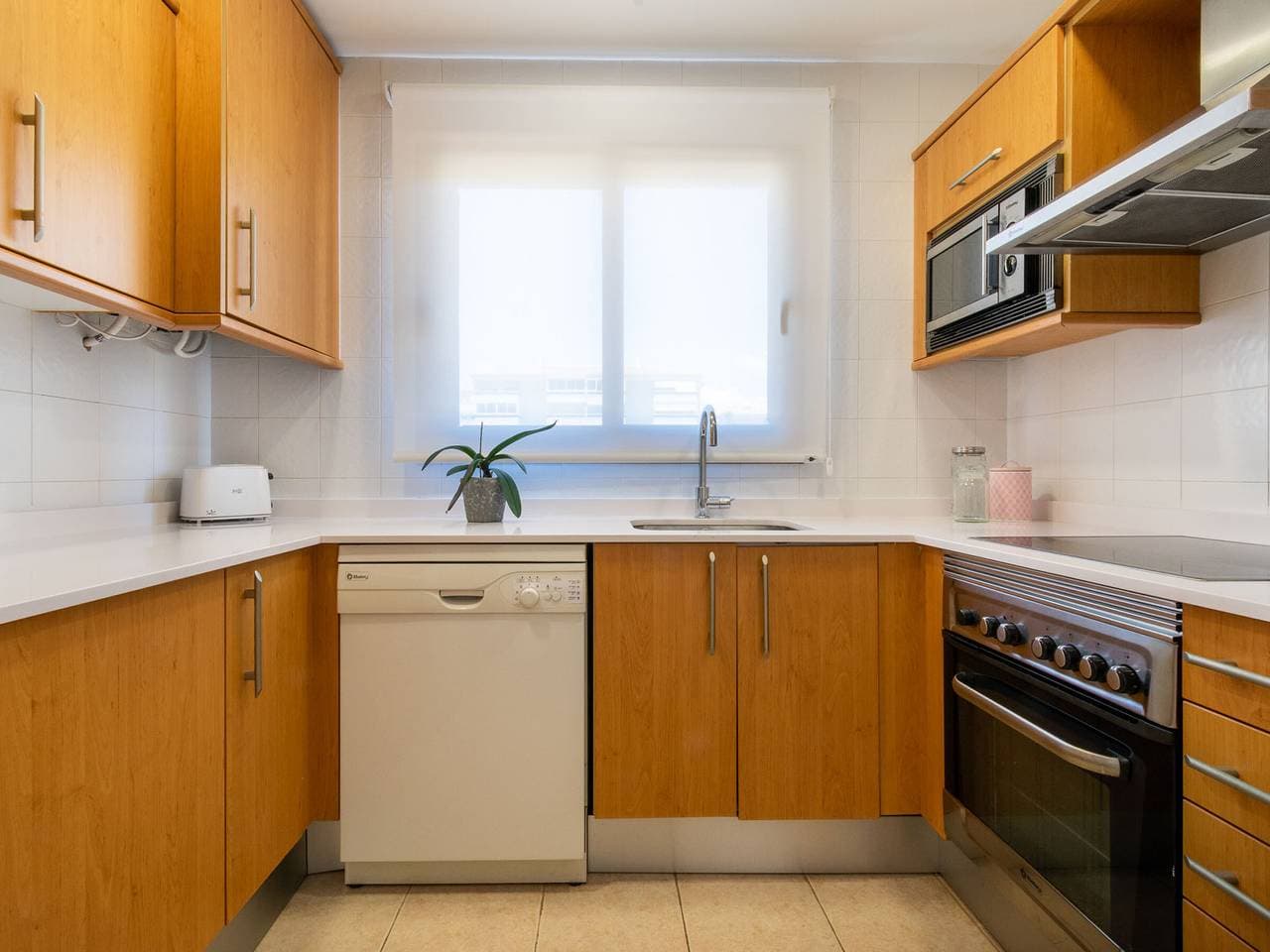 Foto 10 von 35: Moderne Wohnung in Albir, 1 Sz, für 4, Pool, Klimaanlage, WLAN & Parkplatz