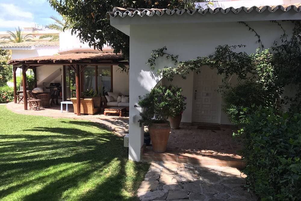 Foto 9 von 30: Moderne Villa mit 3 Schlafzimmern in der Nähe von Puerto Banus und Marbella - 1 Block vom Strand entfernt