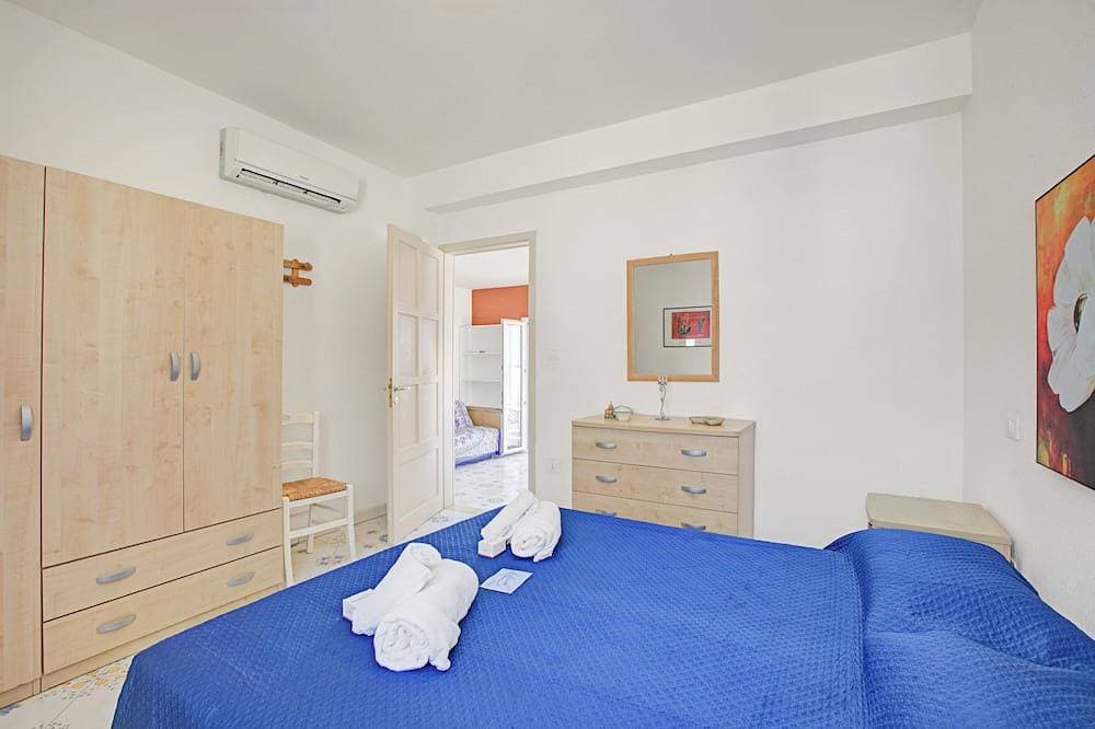 Foto 5 von 21: Penthouse Azzurra Sea View Near Beach, Salve, Italy