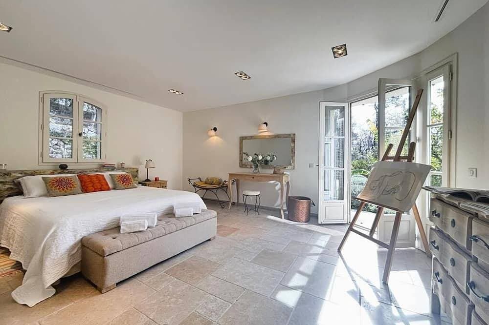 Foto 4 von 30: Villa Ioullia - Piscine Chauffée - Sauna - 5 Chambres - Valbonne Village à Pied