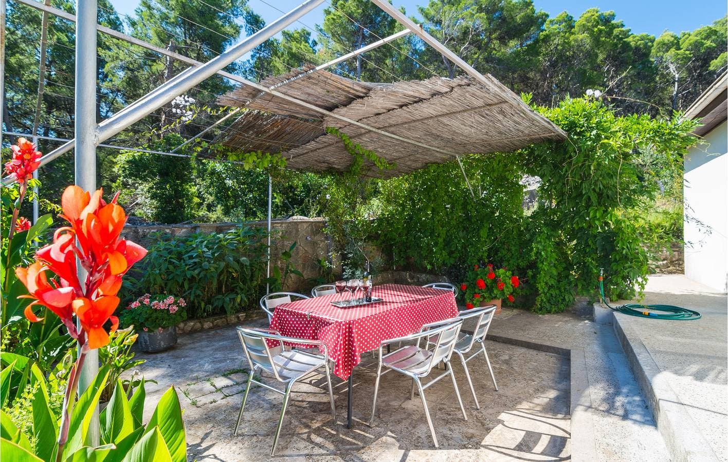 Foto 9 von 25: Gemütliche 2-Zimmer-Wohnung mit Terrasse, WLAN und 1,5 km zum Strand