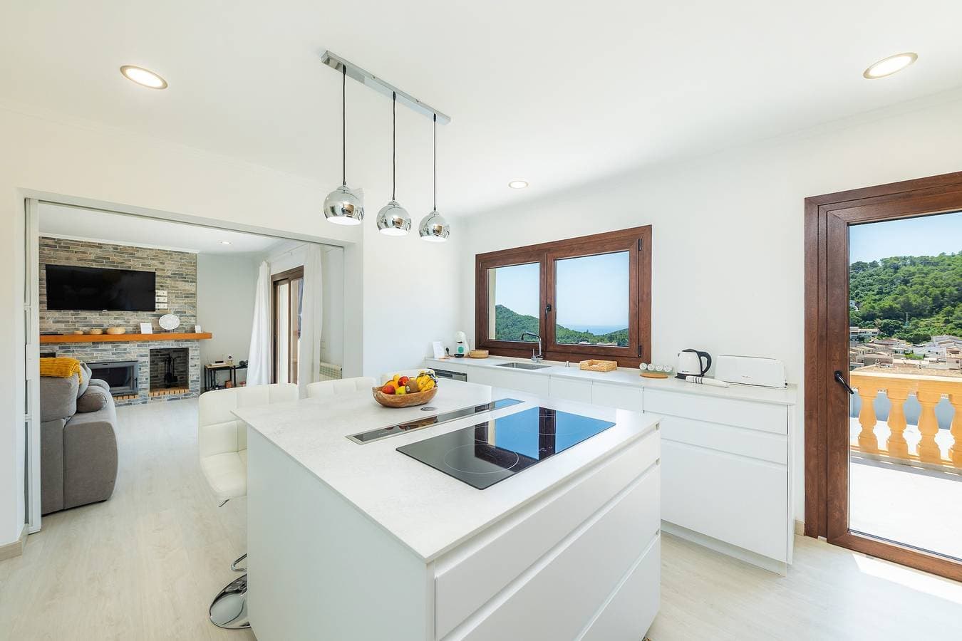 Foto 13 von 30: Ferienhaus Sestel mit Meerblick, Pool, Balkon, Garten & Terrasse