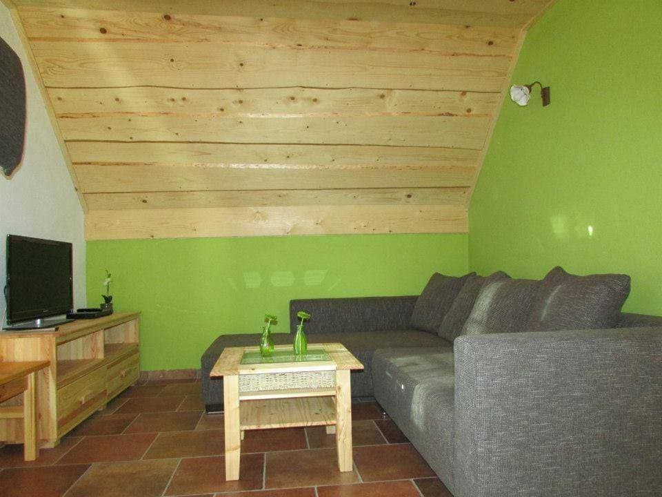 Foto 13 von 39: Two-Bedroom Apartment with Balcony