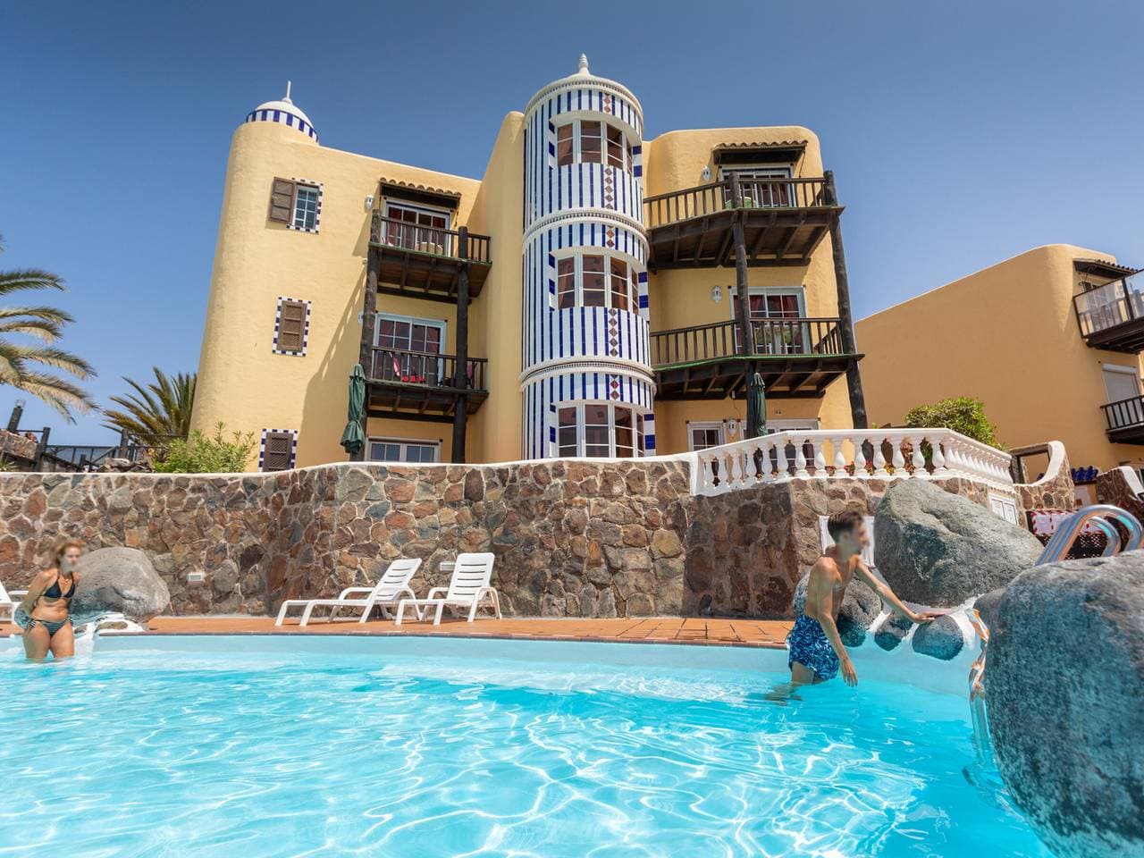 Foto 5 von 36: Ferienhaus mit 2 Schlafzimmern, Balkon und beheiztem Pool