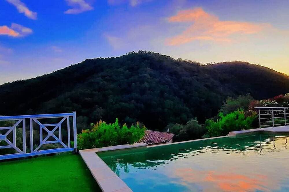 Foto 9 von 12: Beautiful villa in absolute calm with panoramic view of the Tanneron!