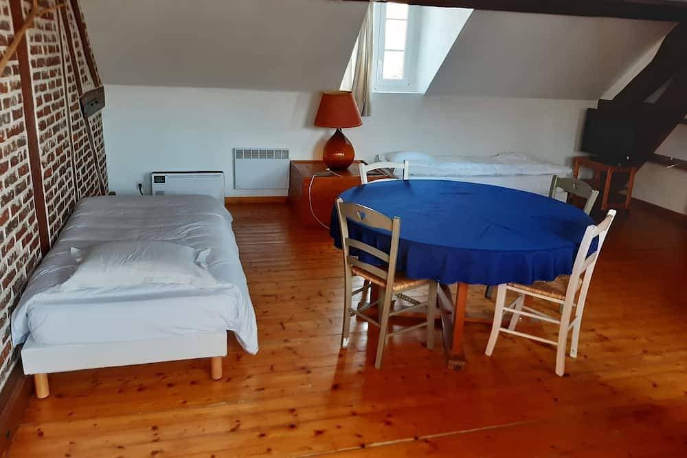Foto 3 von 12: Gîte 2/4 people 3 minutes from the sea - Manoir de Conteville