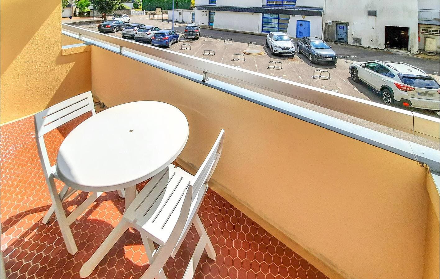 Foto 4 von 26: Modernes Apartment in Strandnähe mit Parkplatz und Kochnische