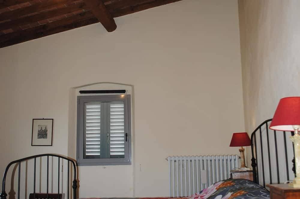 Foto 6 von 10: Bauernhaus in der toskanischen Landschaft neben dem Stadtzentrum von Florenz.