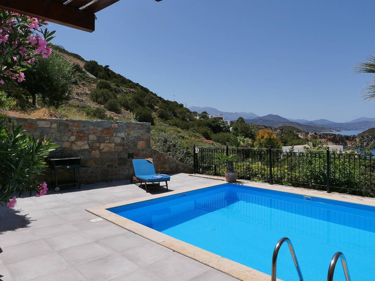 Foto 2 von 18: Villa mit einem Schlafzimmer und privatem Meerwasserpool! Nur 150 Meter vom Meer entfernt