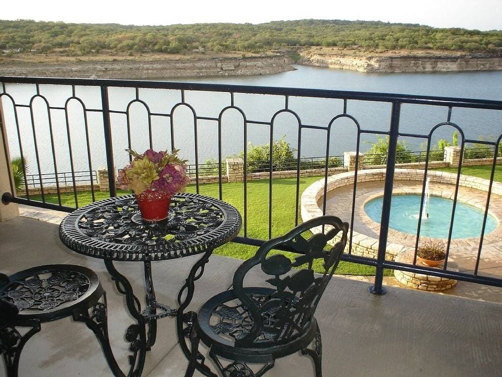 Foto 7 von 12: Luxury Condo auf seiner eigenen privaten Insel auf Lake Travis